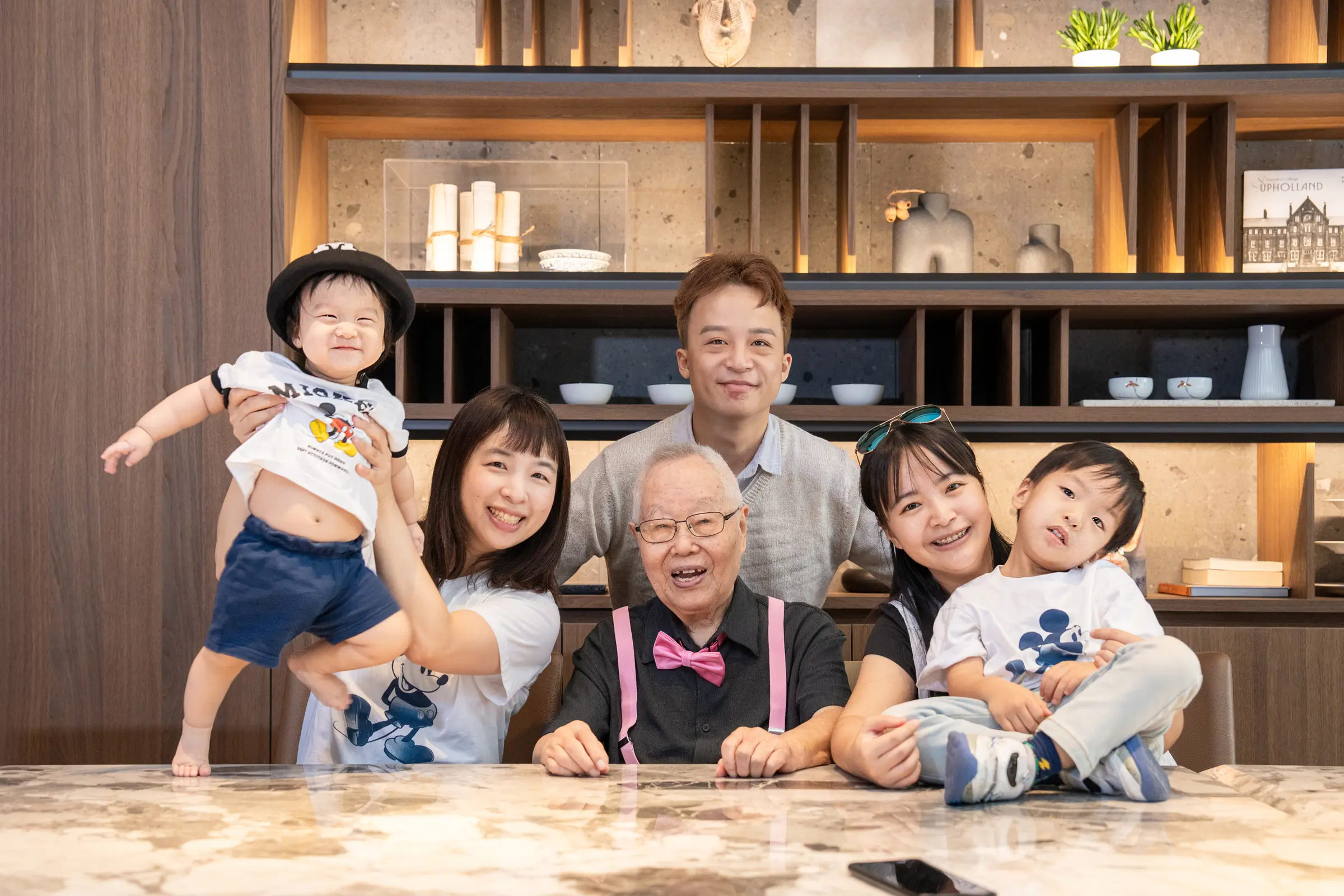 三代同堂的家庭合照